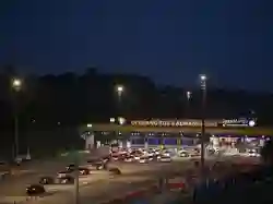 Situasi Lalu Lintas di Tol Kalikangkung Ramai Lancar Malam Ini